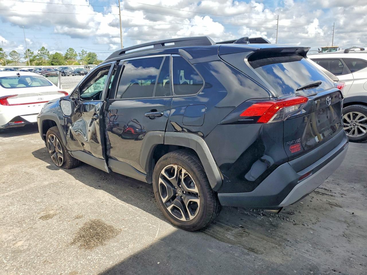 2021 Toyota Rav4 Adventure - Фото 2