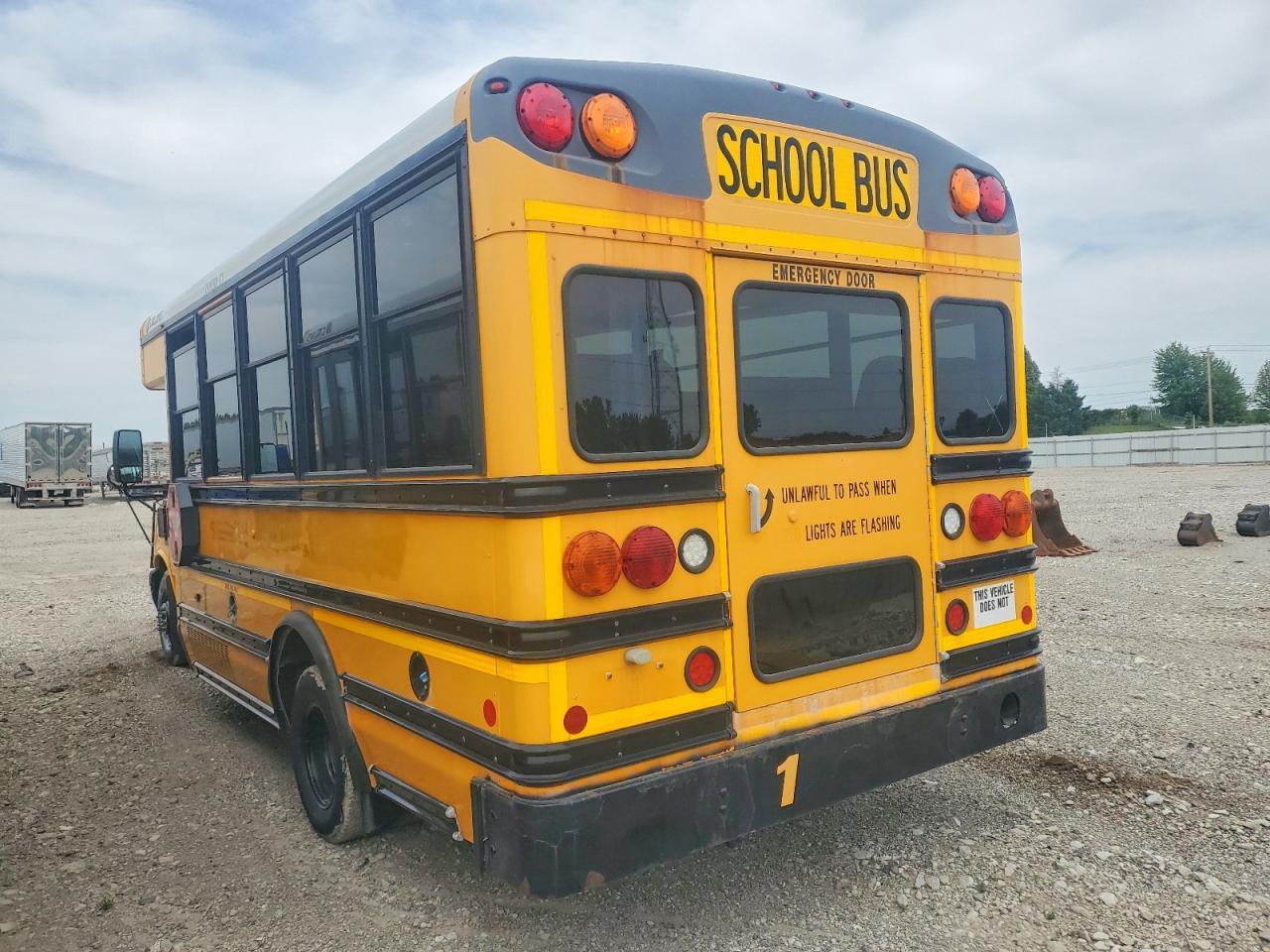 2012 Chevrolet Express School Bus - Фото 3
