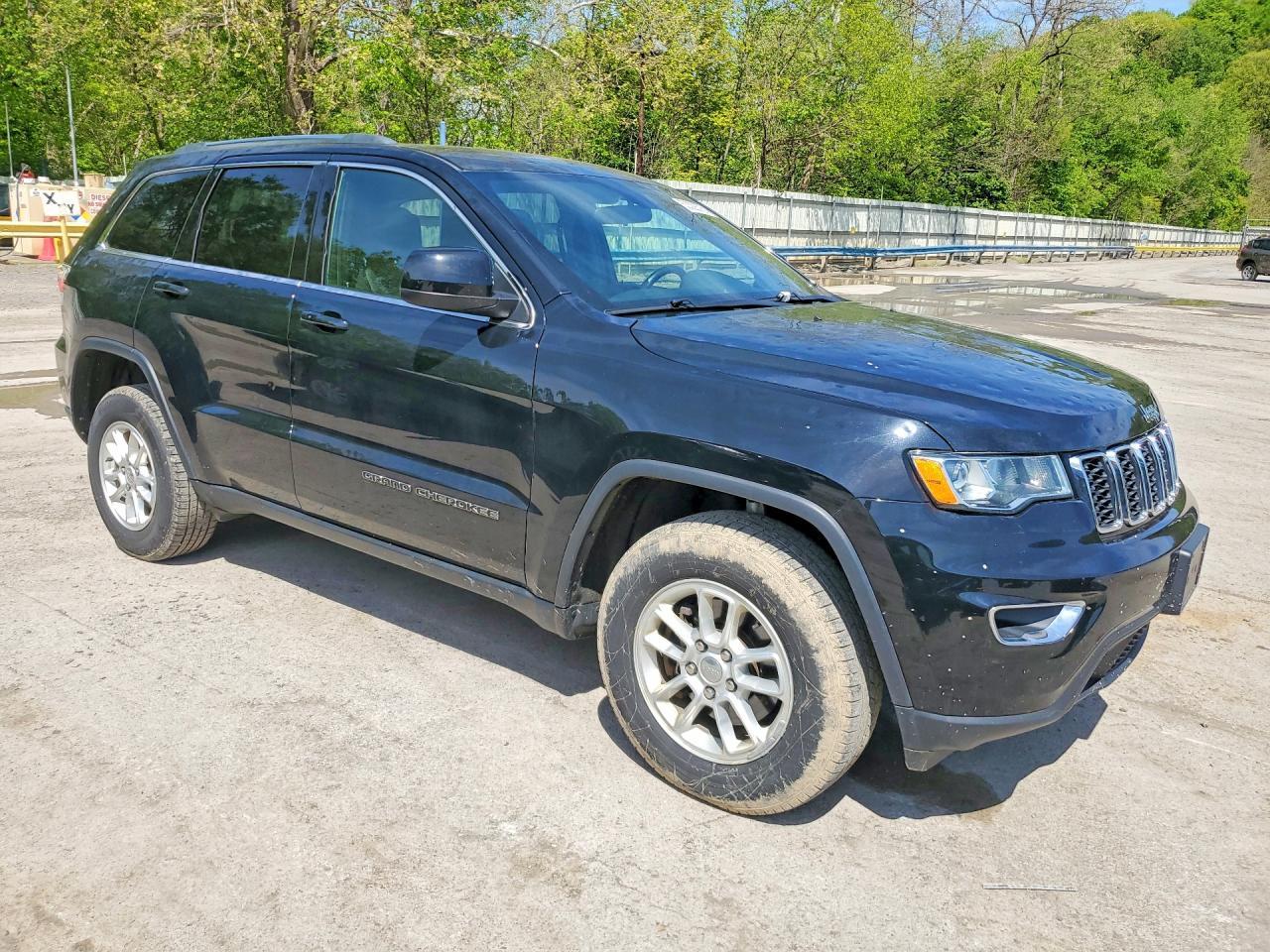 2019 Jeep Grand Cherokee Laredo - Image 4