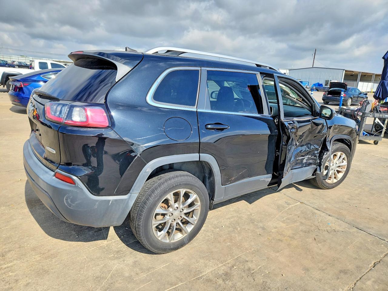 2019 Jeep Cherokee Latitude - Image 3