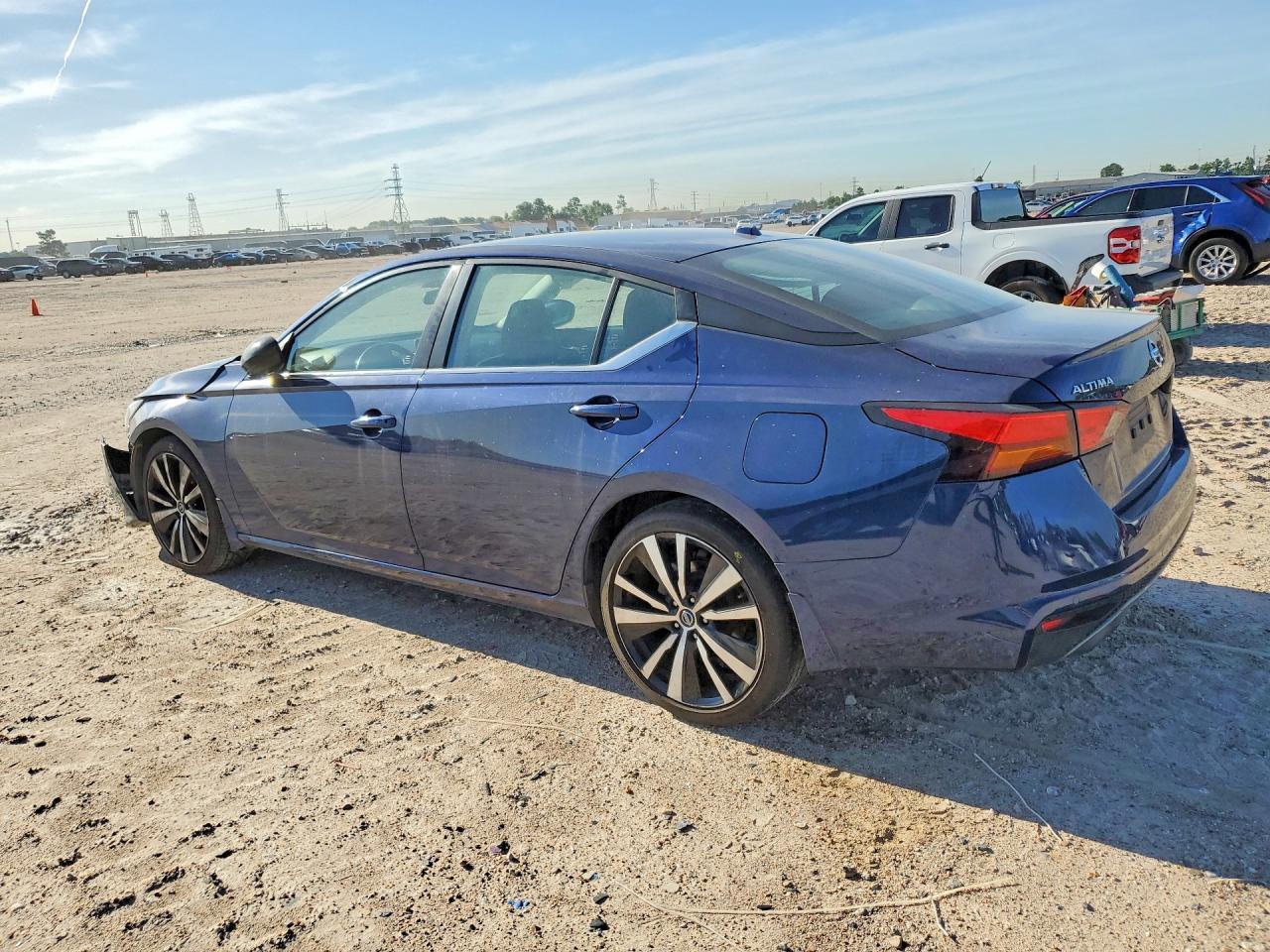 2022 Nissan Altima Sr - Фото 2