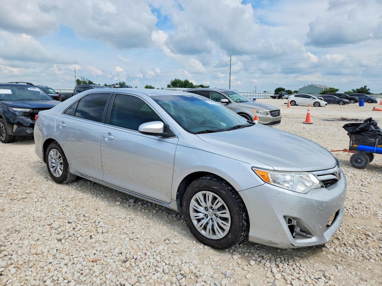 2014 Toyota Camry Le - Фото 4