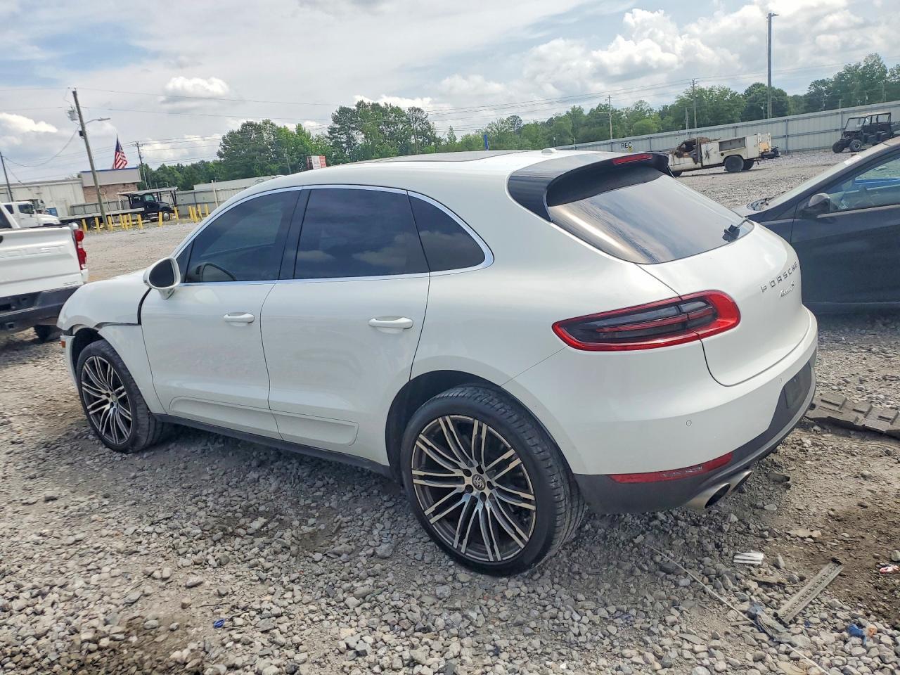 2017 Porsche Macan S - Image 2