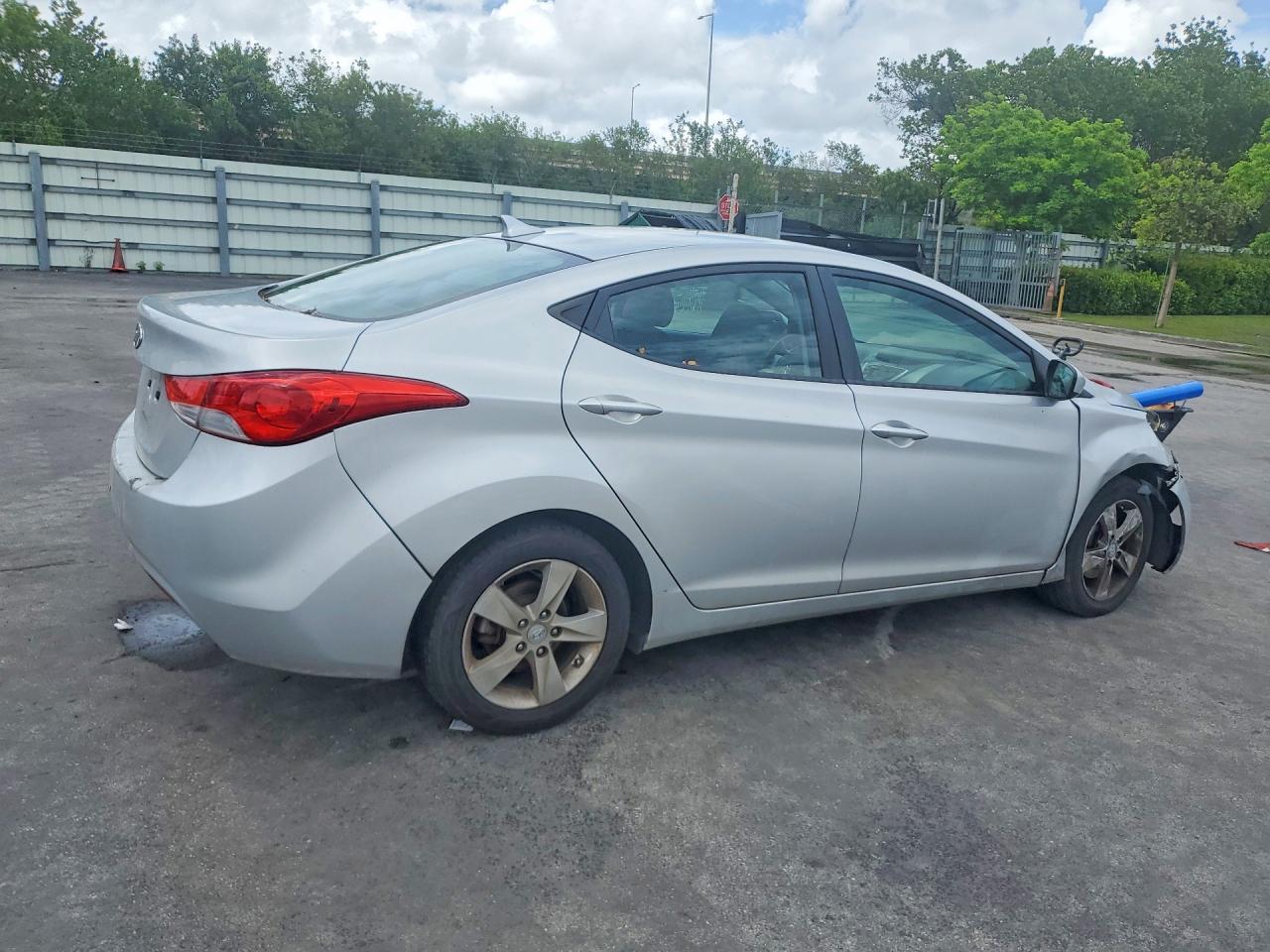 2012 Hyundai Elantra - Фото 3