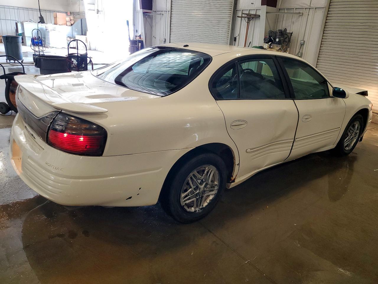 2005 Pontiac Bonneville Se - Image 3