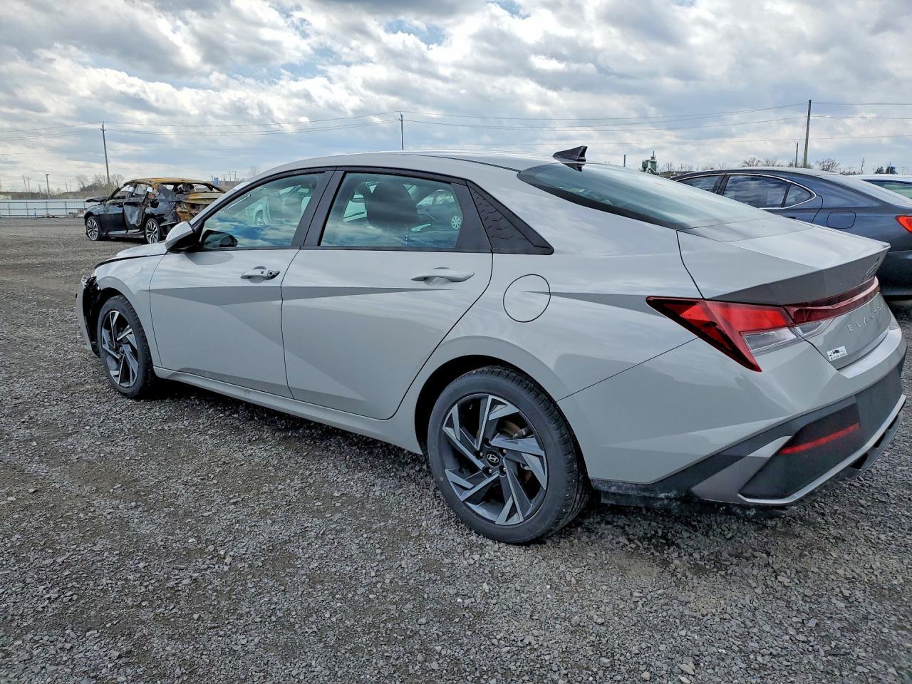 2025 Hyundai Elantra Sel Sport - Image 2