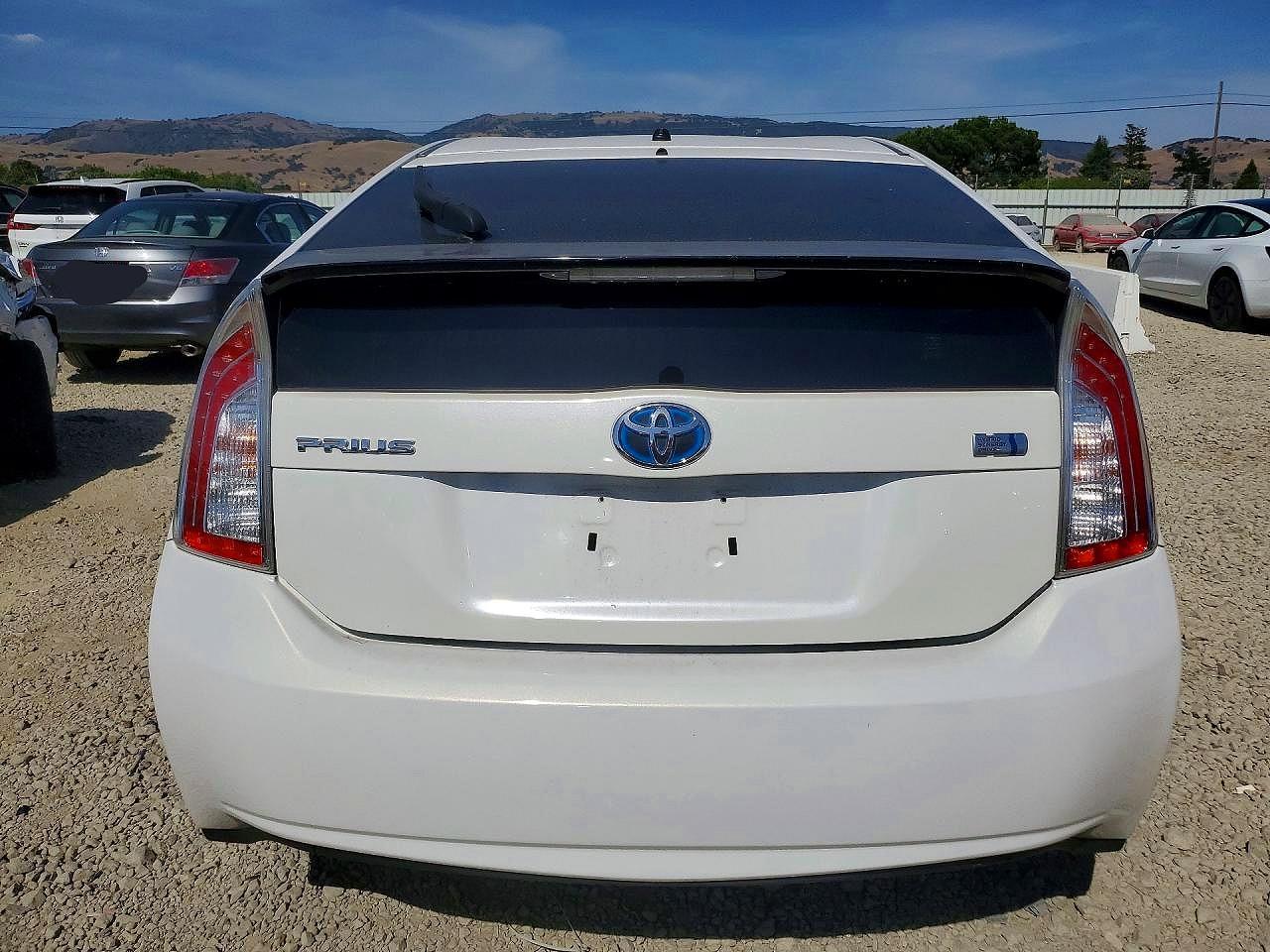 2013 Toyota Prius Two - Фото 6