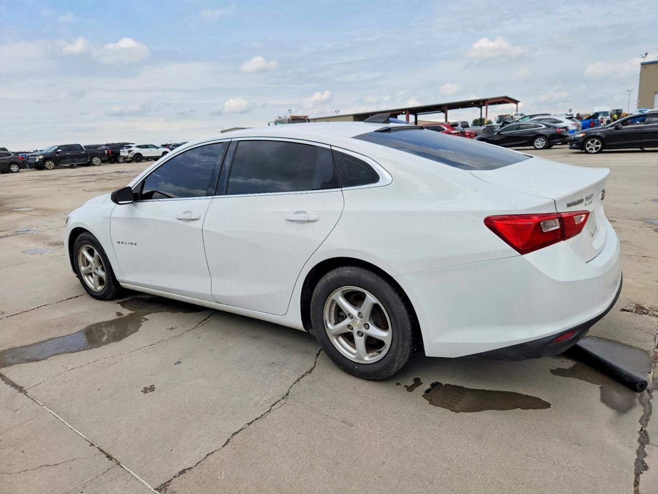 2018 Chevrolet Malibu Ls - Фото 2