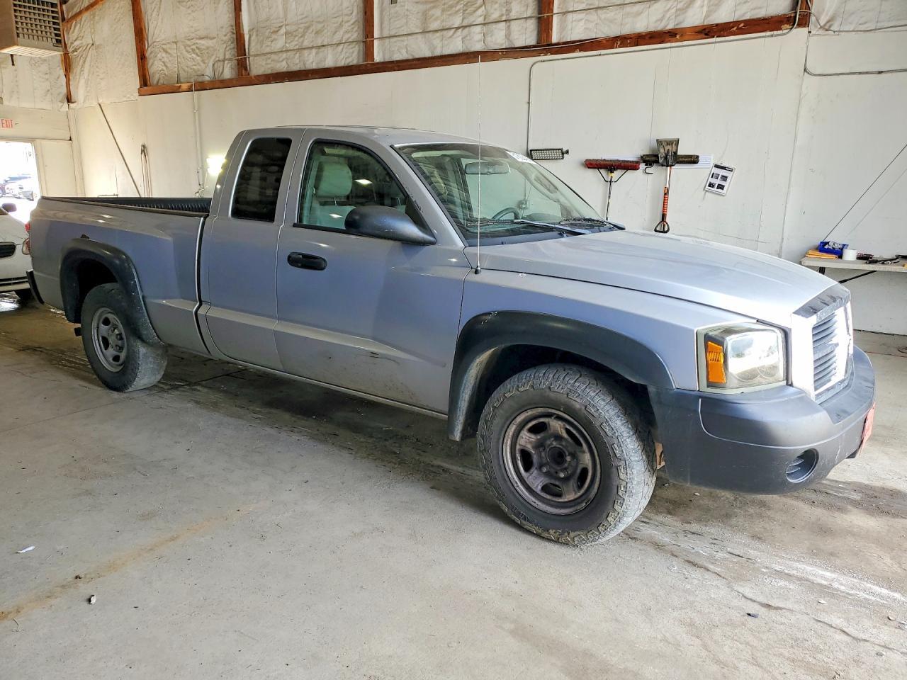 2005 Dodge Dakota - Image 4