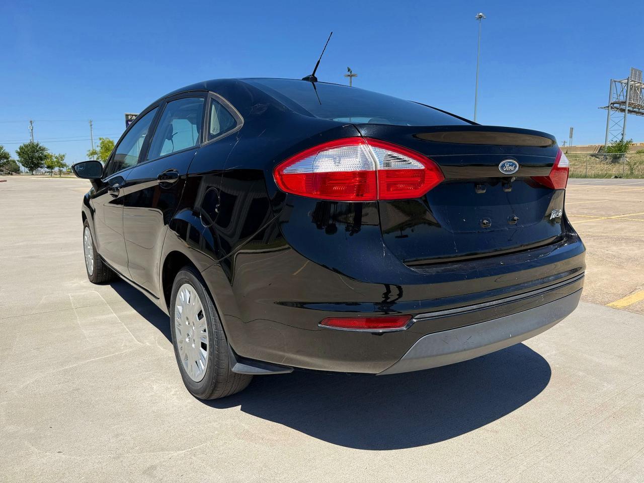 2019 Ford Fiesta S - Фото 3