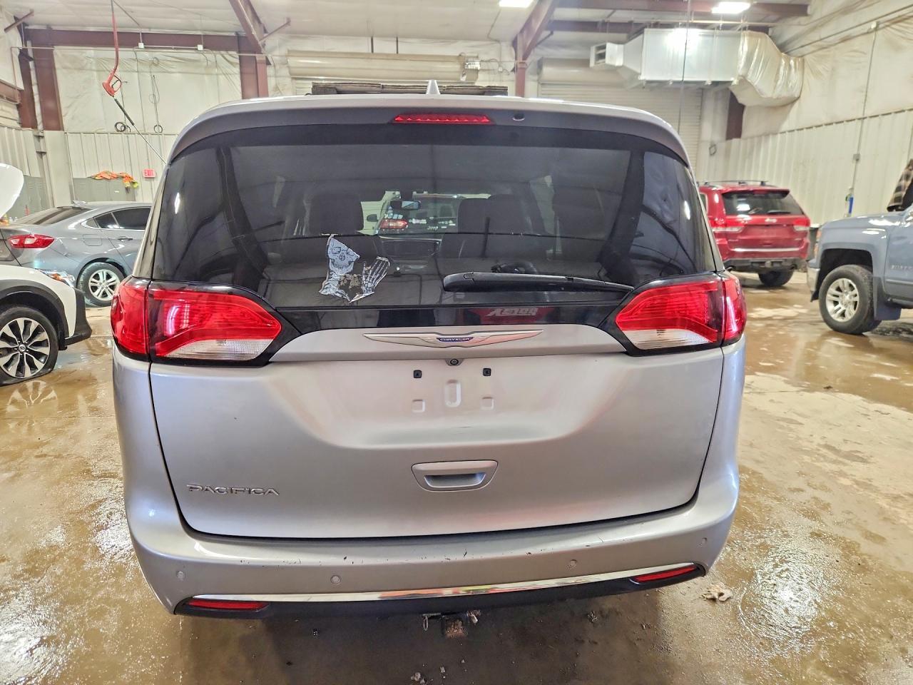 2017 Chrysler Pacifica Touring L - Фото 6