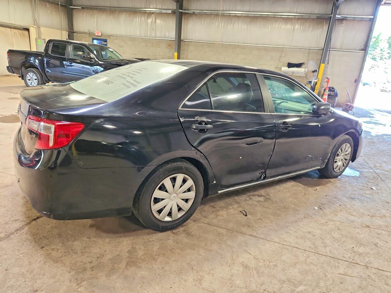 2013 Toyota Camry Le - Фото 3