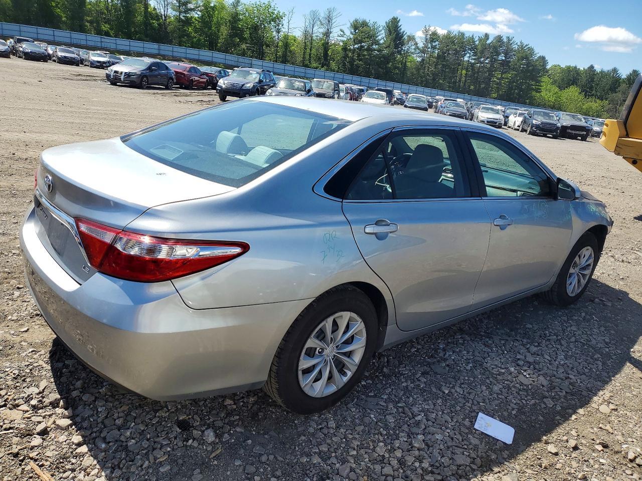 2016 Toyota Camry Le - Image 3