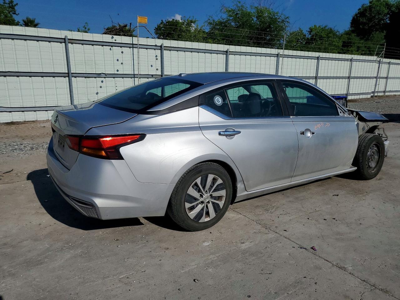 2020 Nissan Altima S - Фото 3
