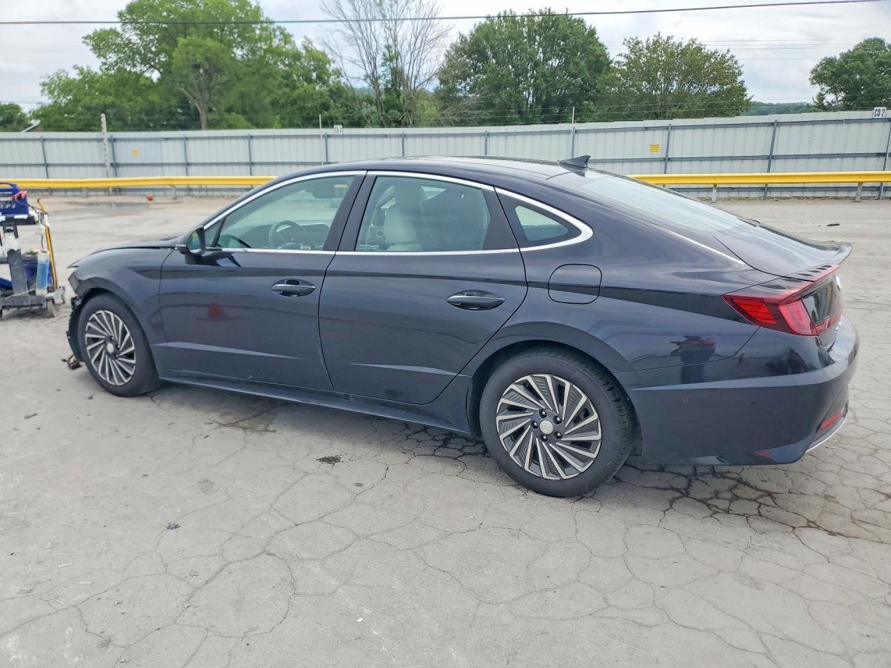 2023 Hyundai Sonata Hybrid Limited - Image 2