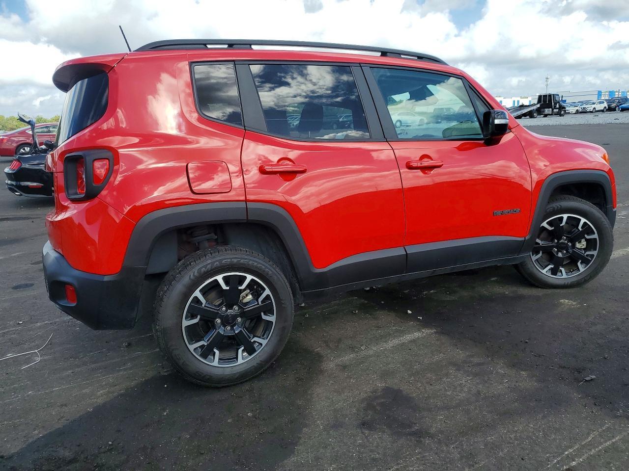 2023 Jeep Renegade Latitude - Image 3