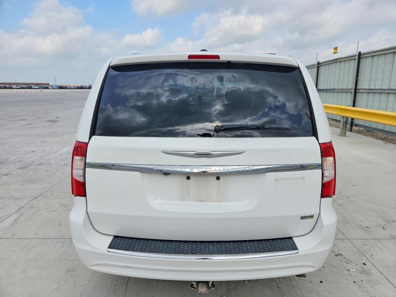 2016 Chrysler Town & Country Touring - Фото 6