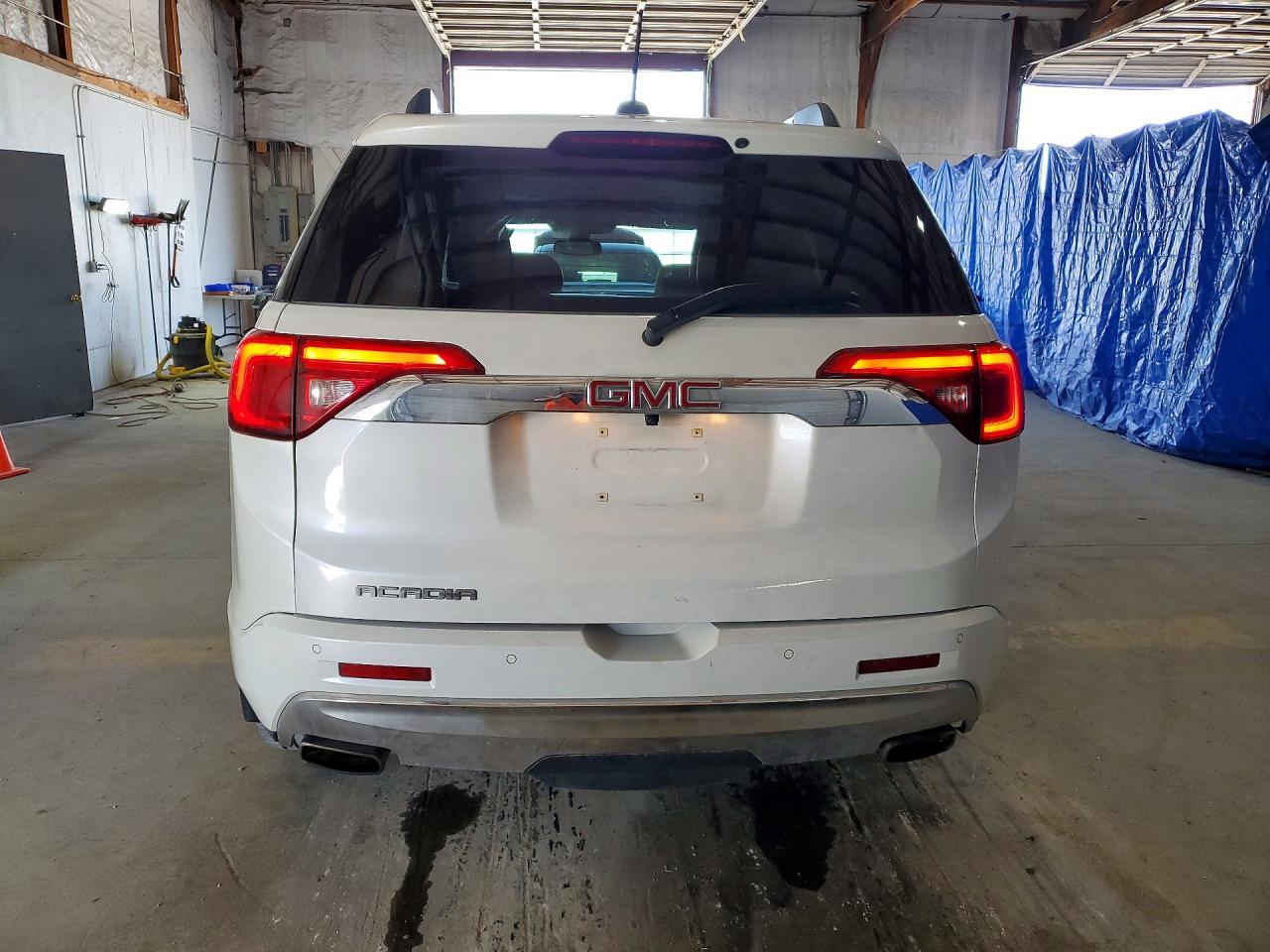 2017 GMC Acadia Denali - Фото 6