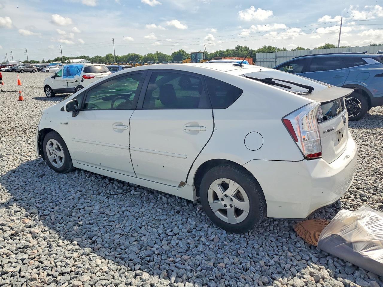 2011 Toyota Prius Two - Фото 2