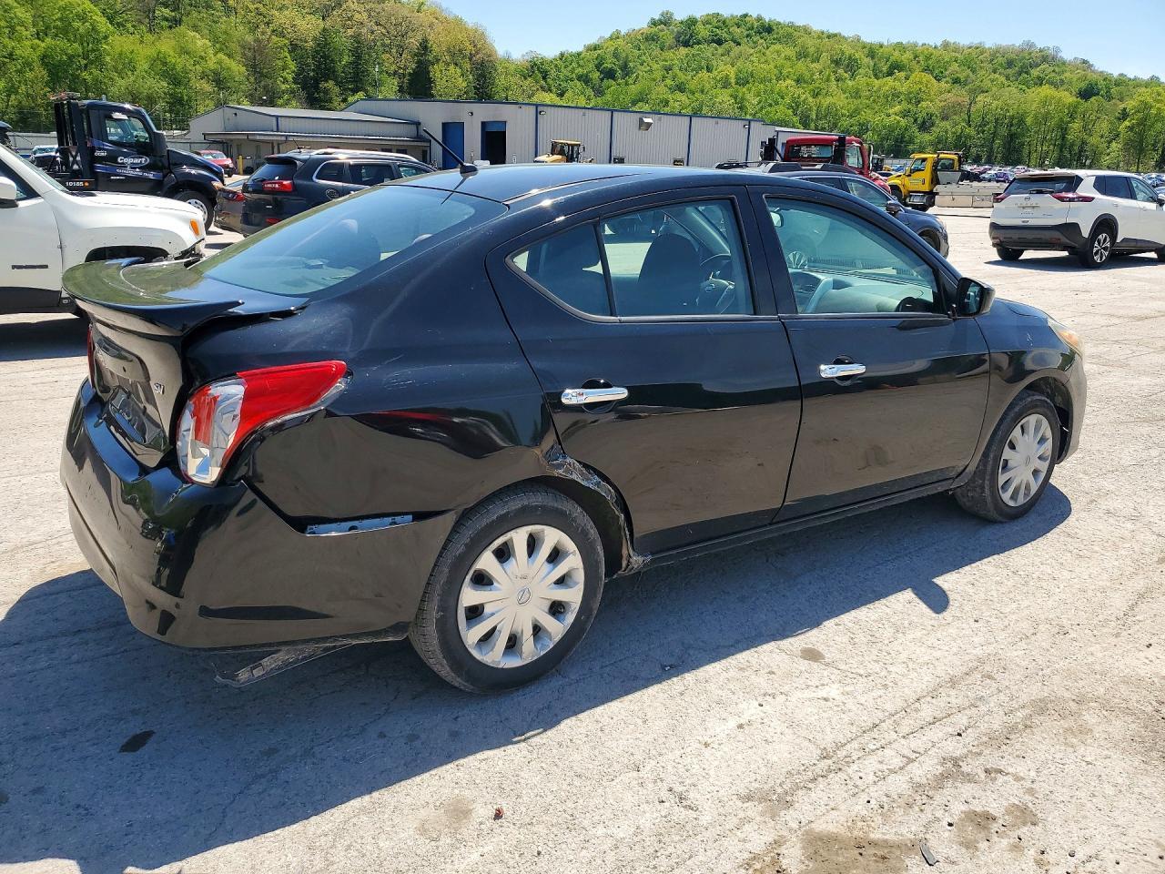 2019 Nissan Versa Sv - Фото 3