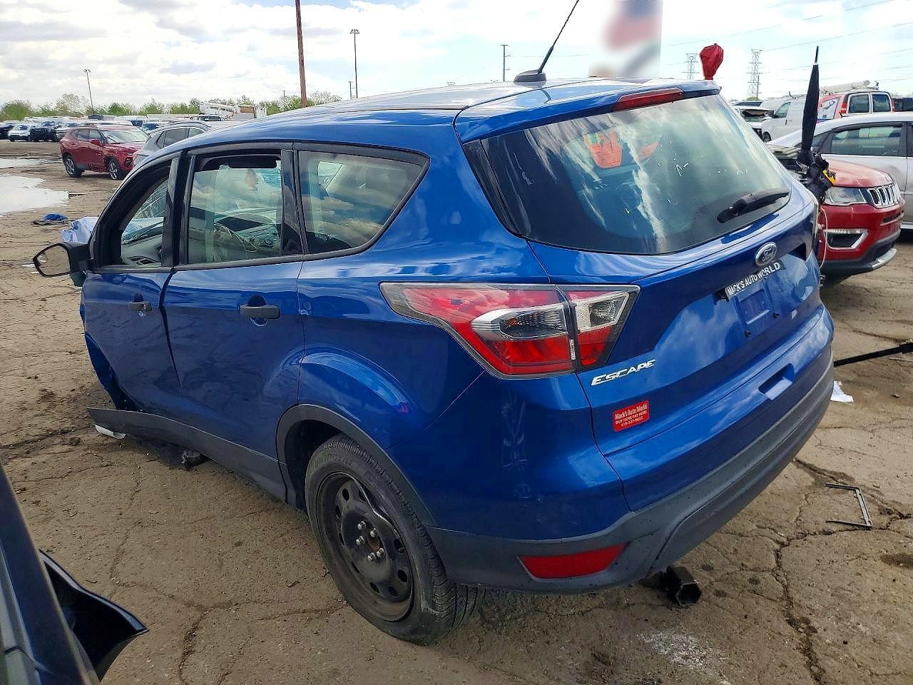 2017 Ford Escape S - Фото 2
