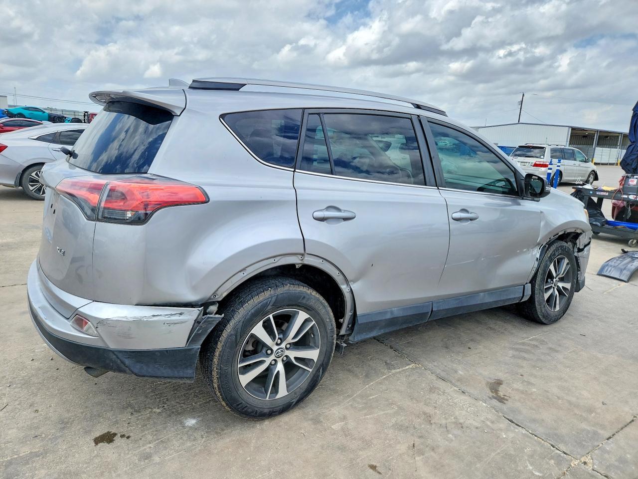 2017 Toyota Rav4 Xle - Image 3