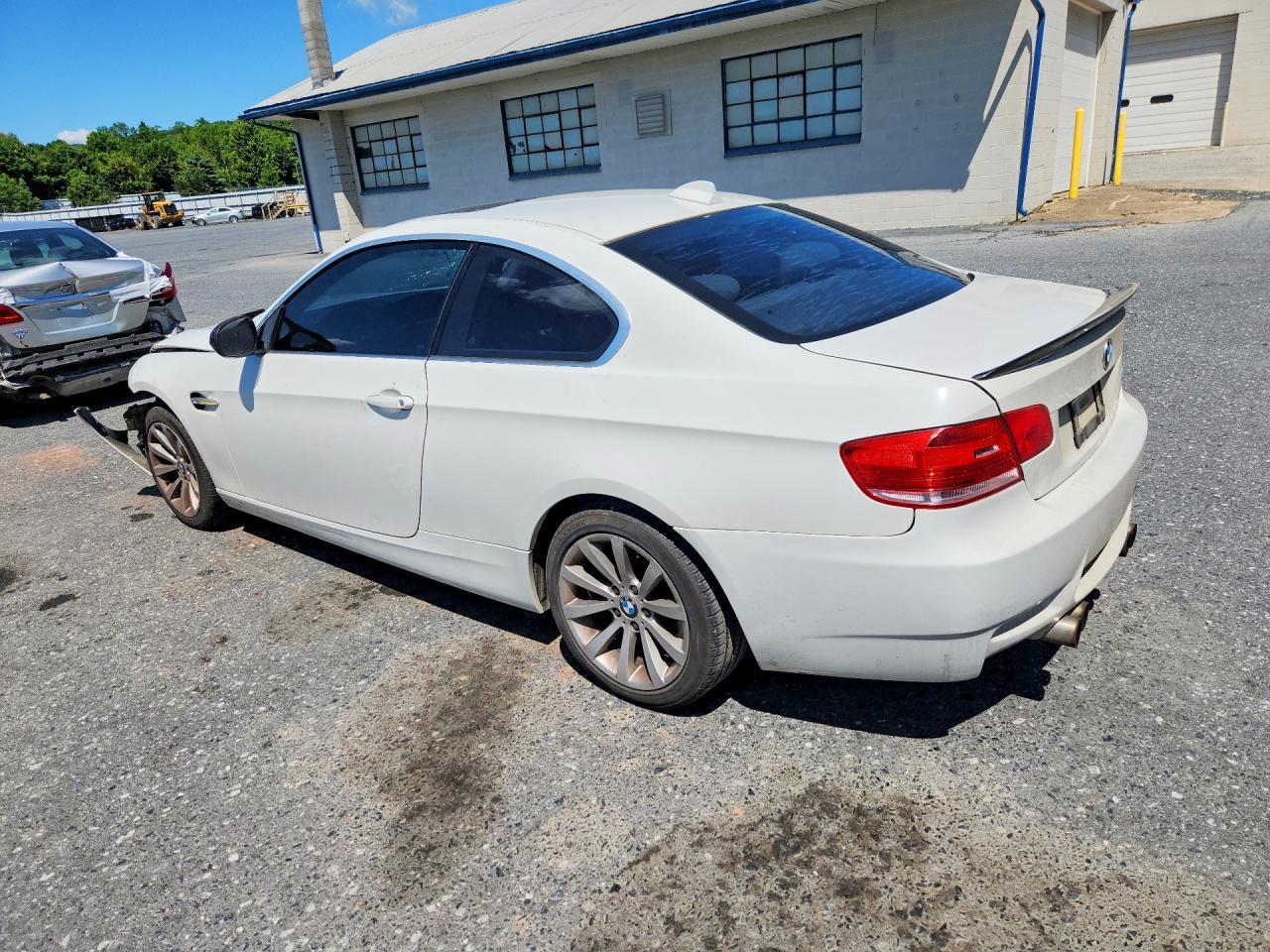 2010 BMW 335 Xi - Фото 2
