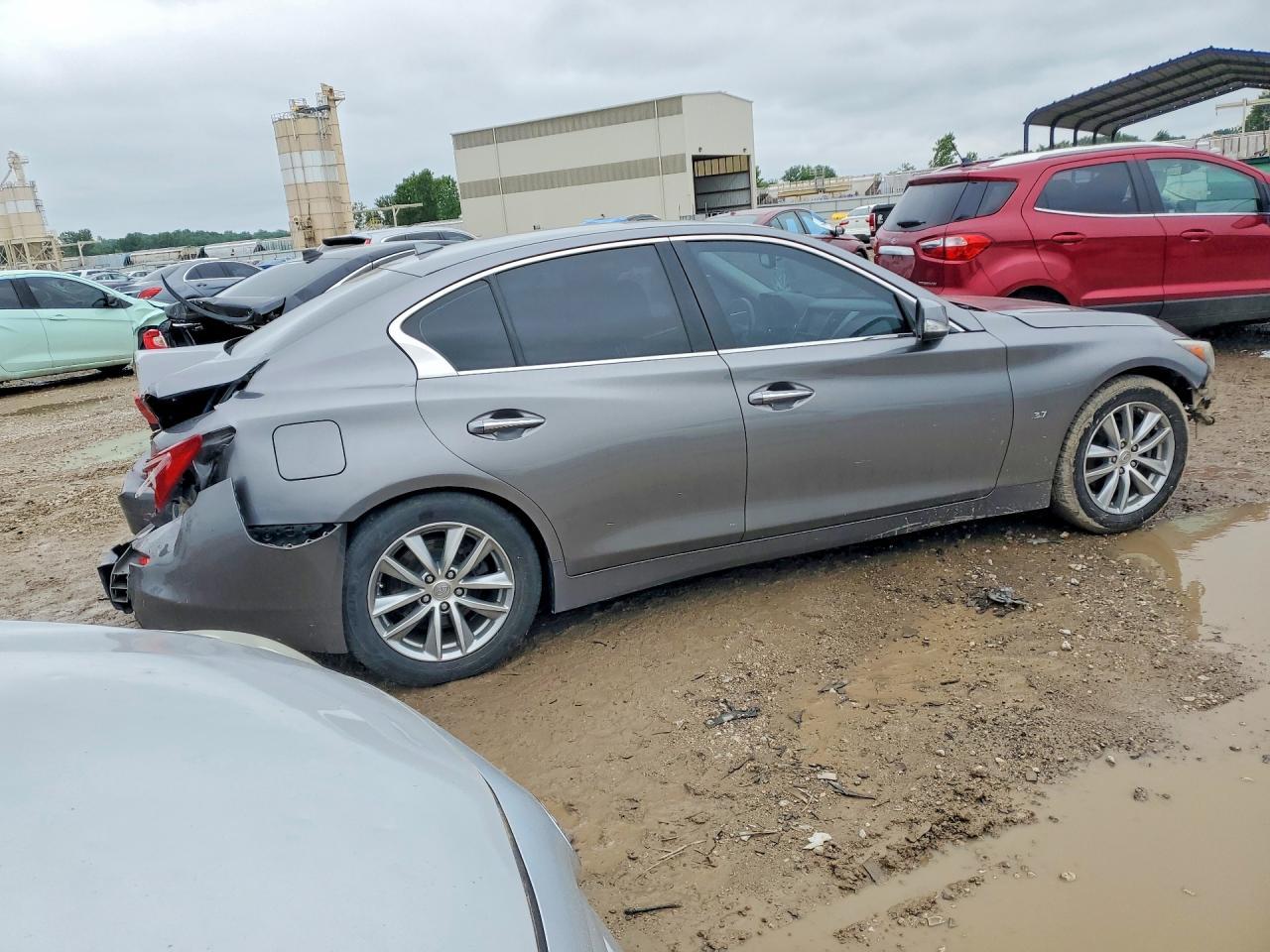 2015 Infiniti Q50 Premium - Image 3