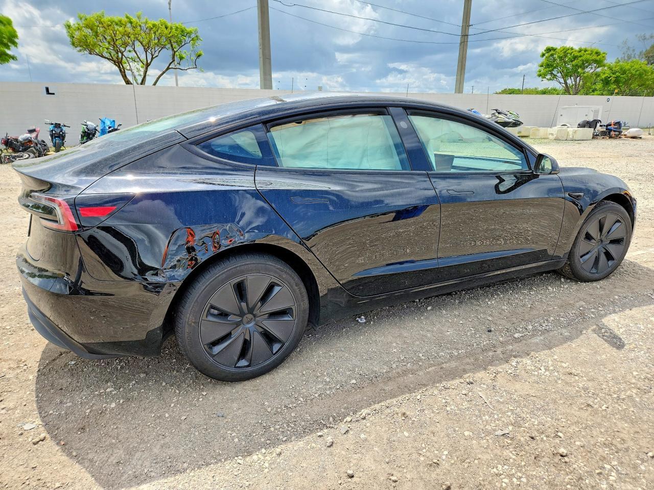 2024 Tesla Model 3 - Image 3