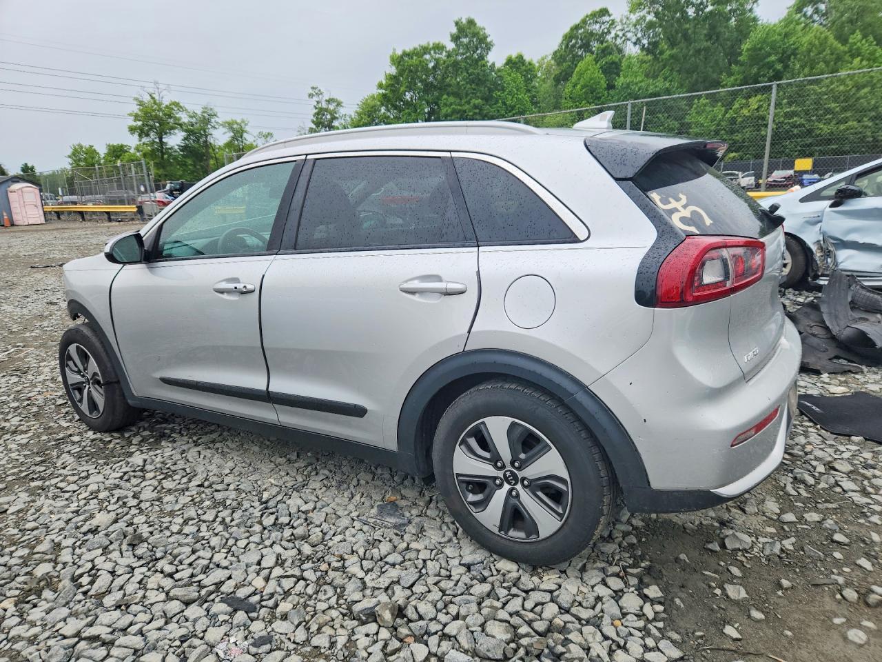 2017 Kia Niro Lx - Image 2