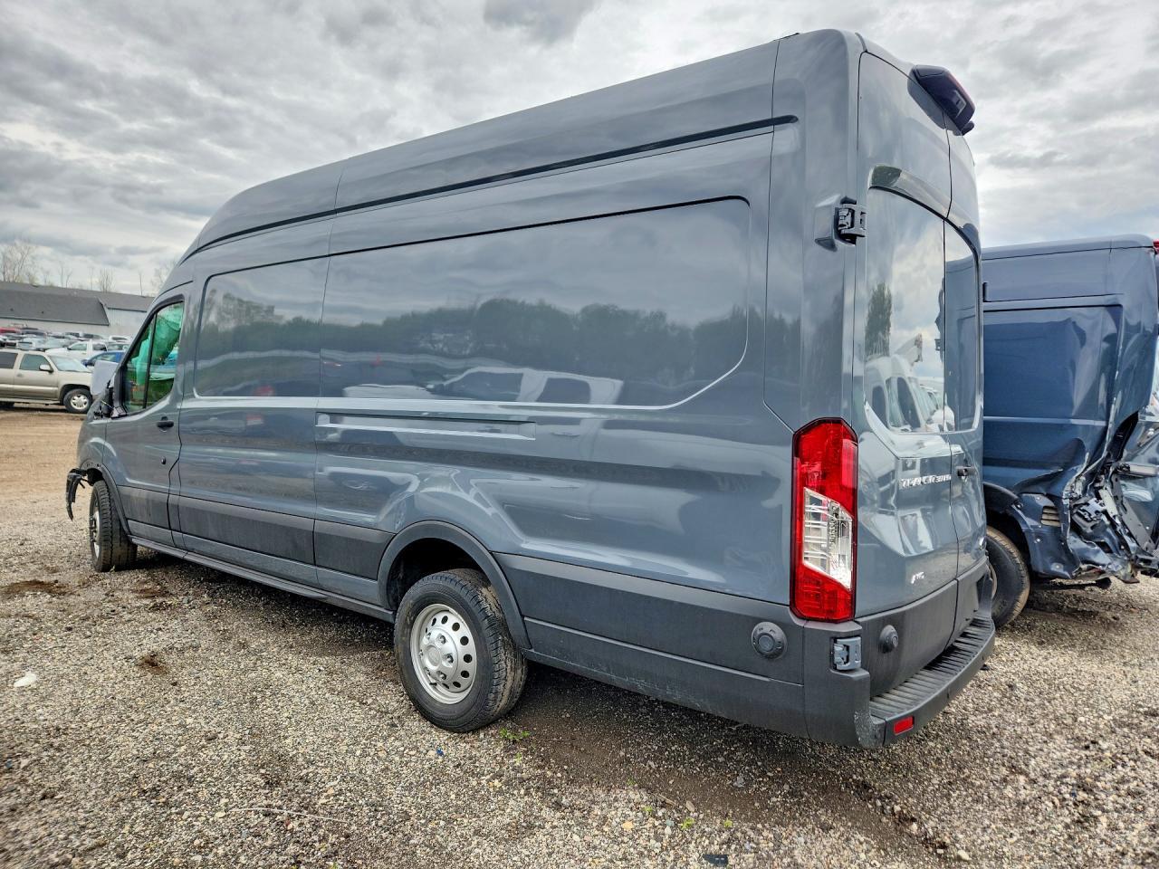 2025 Ford Transit 250 Delivery Van - Фото 2