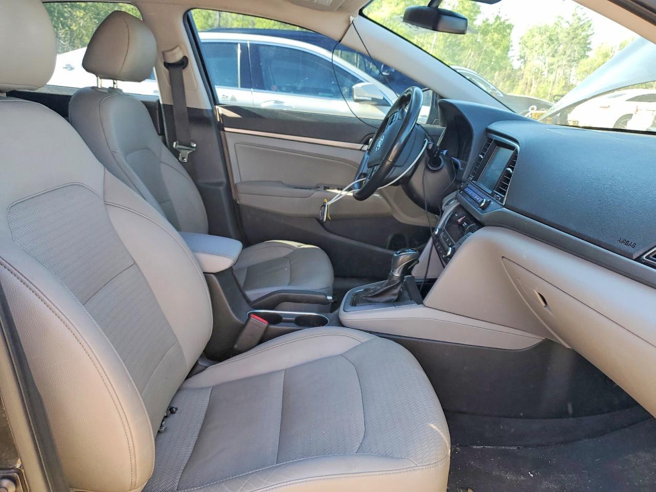 2017 Hyundai Elantra Limited - Image 7