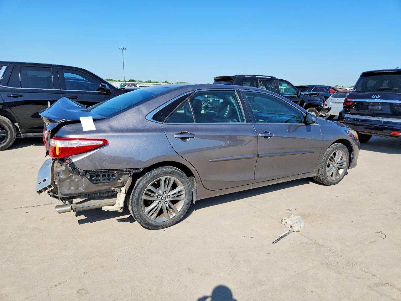 2017 Toyota Camry Se - Фото 3