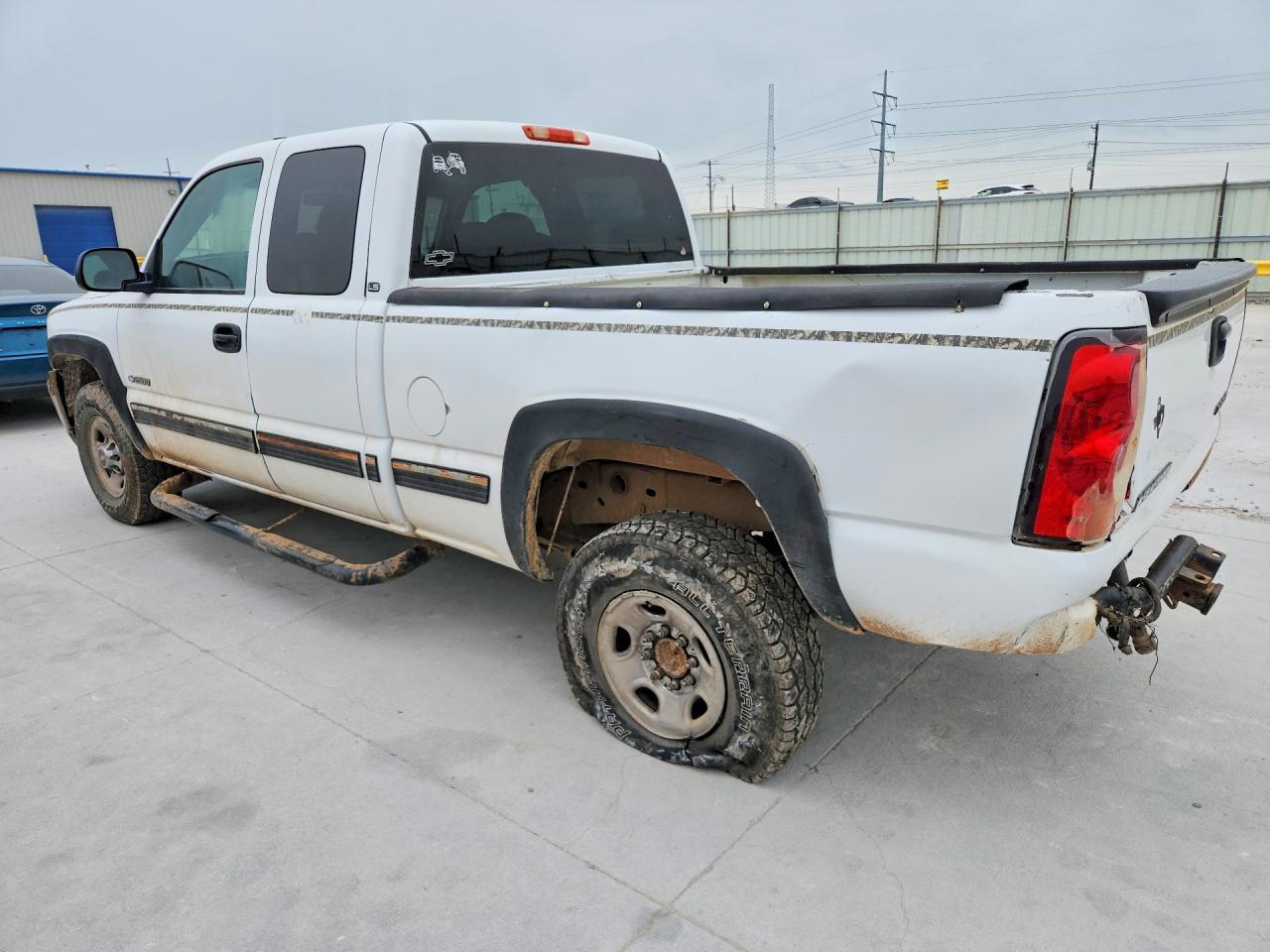 2000 Chevrolet Silverado C2500 - Image 2