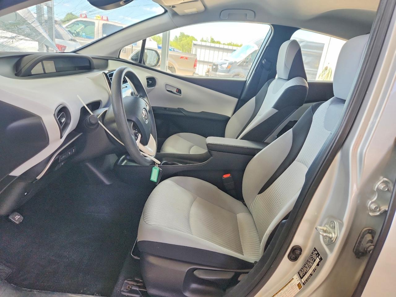 2018 Toyota Prius Two - Фото 7