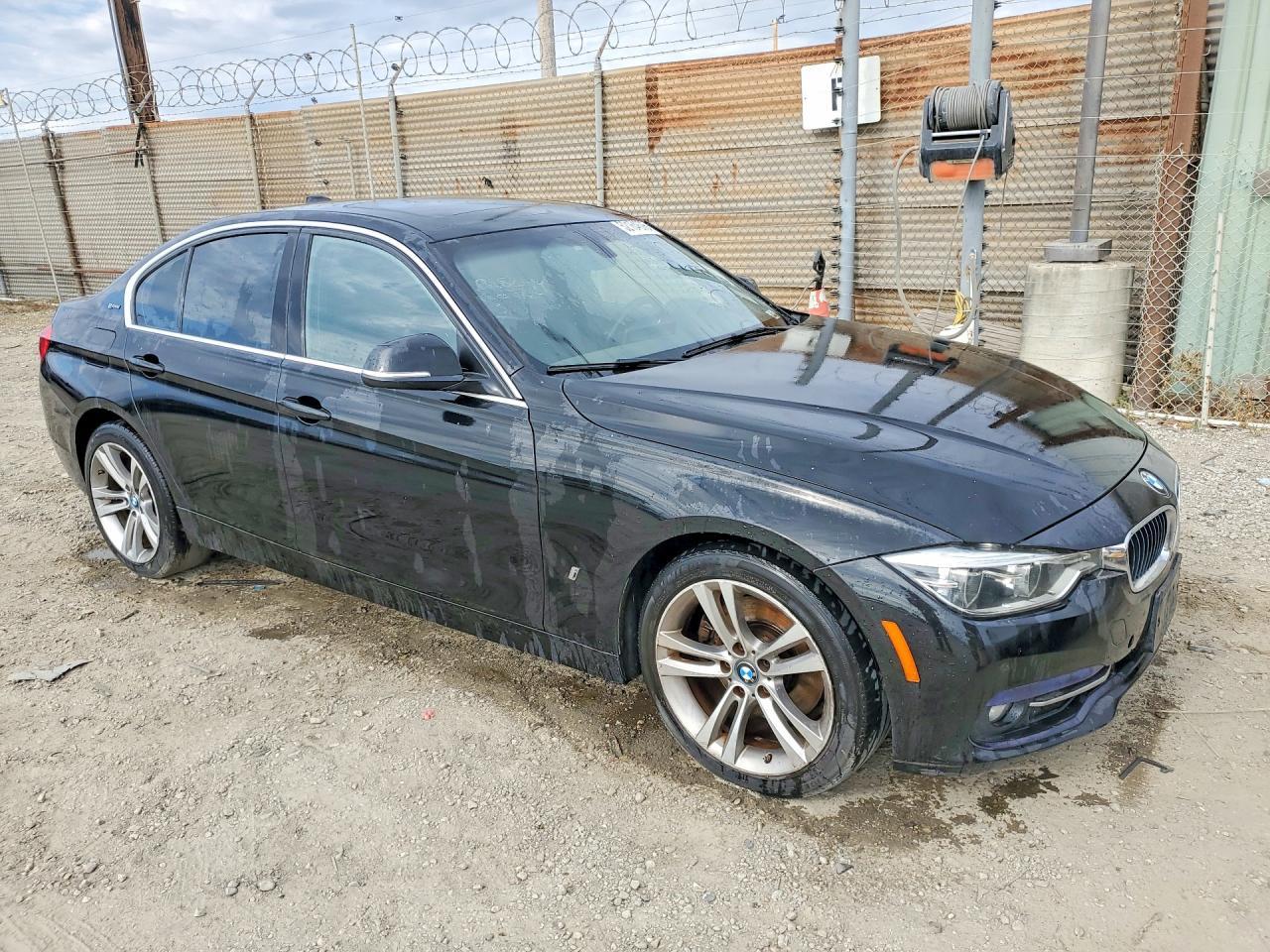 2017 BMW 330E - Фото 4