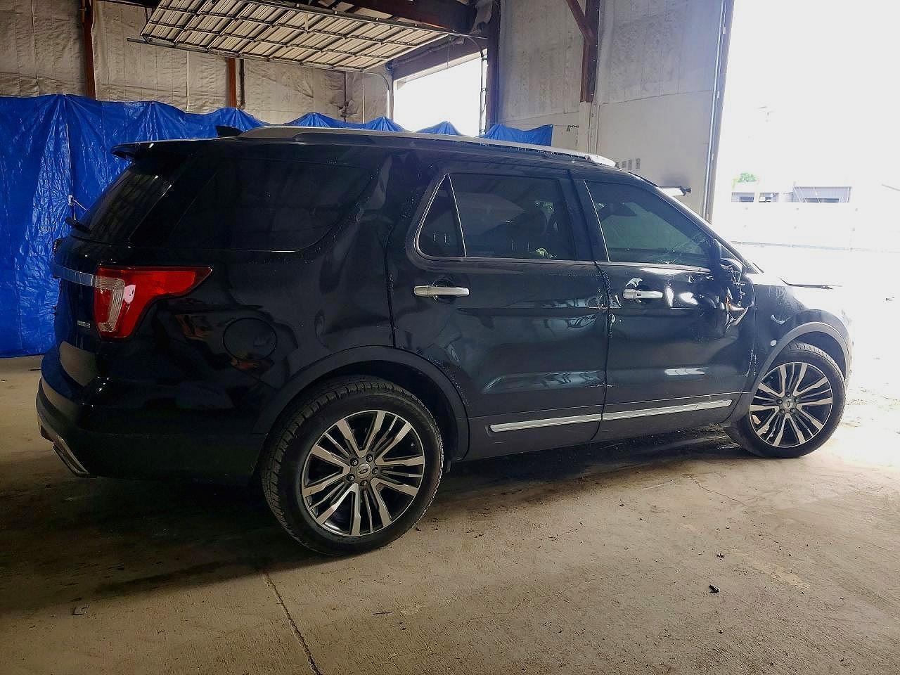 2017 Ford Explorer Platinum - Image 3