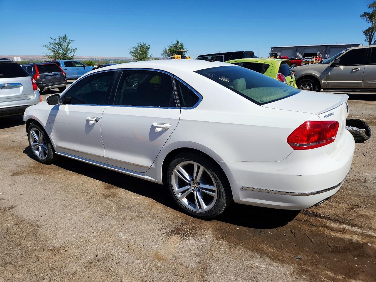 2015 Volkswagen Passat Sel - Image 2