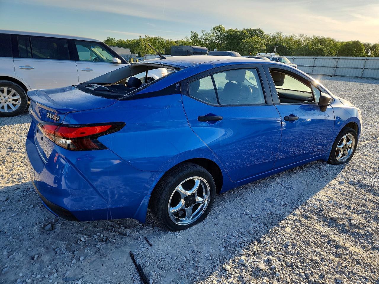 2022 Nissan Versa S - Image 3