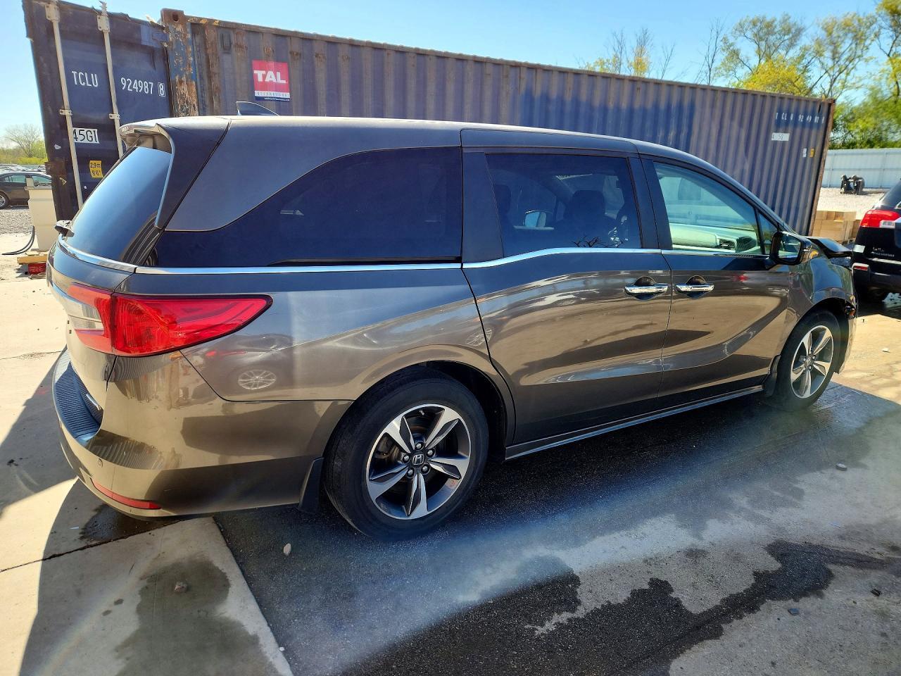 2020 Honda Odyssey Touring - Image 3