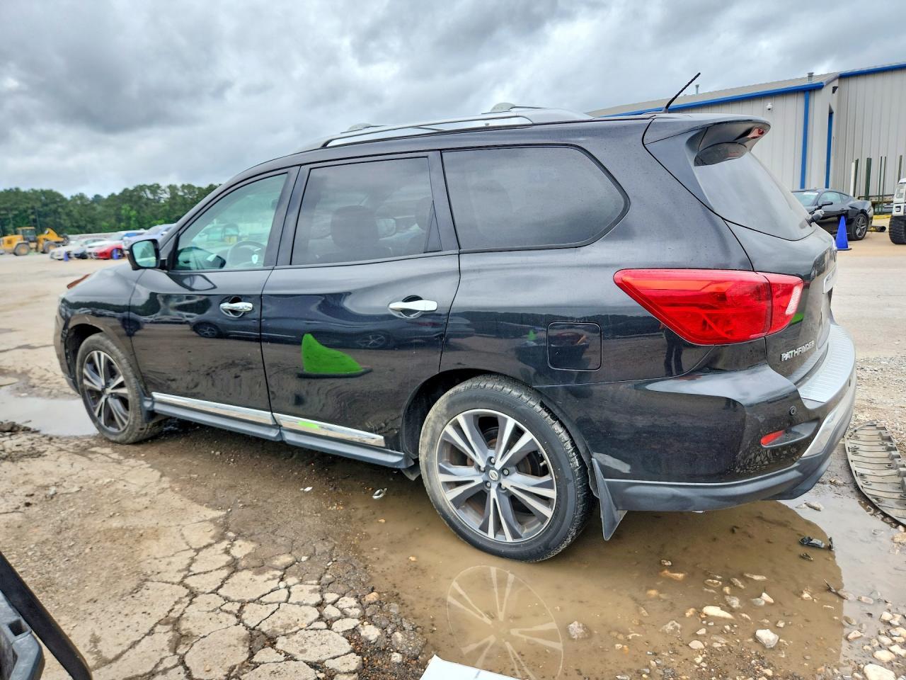 2018 Nissan Pathfinder Platinum - Фото 2