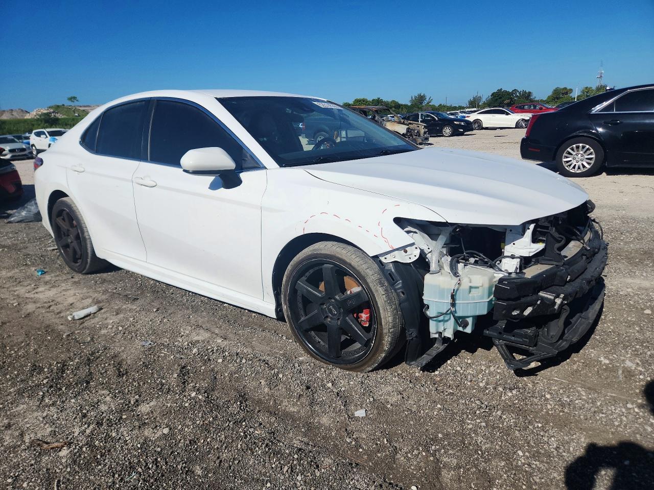 2019 Toyota Camry Se - Image 4