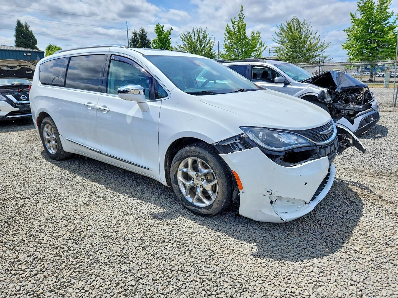 2017 Chrysler Pacifica Limited - Image 4