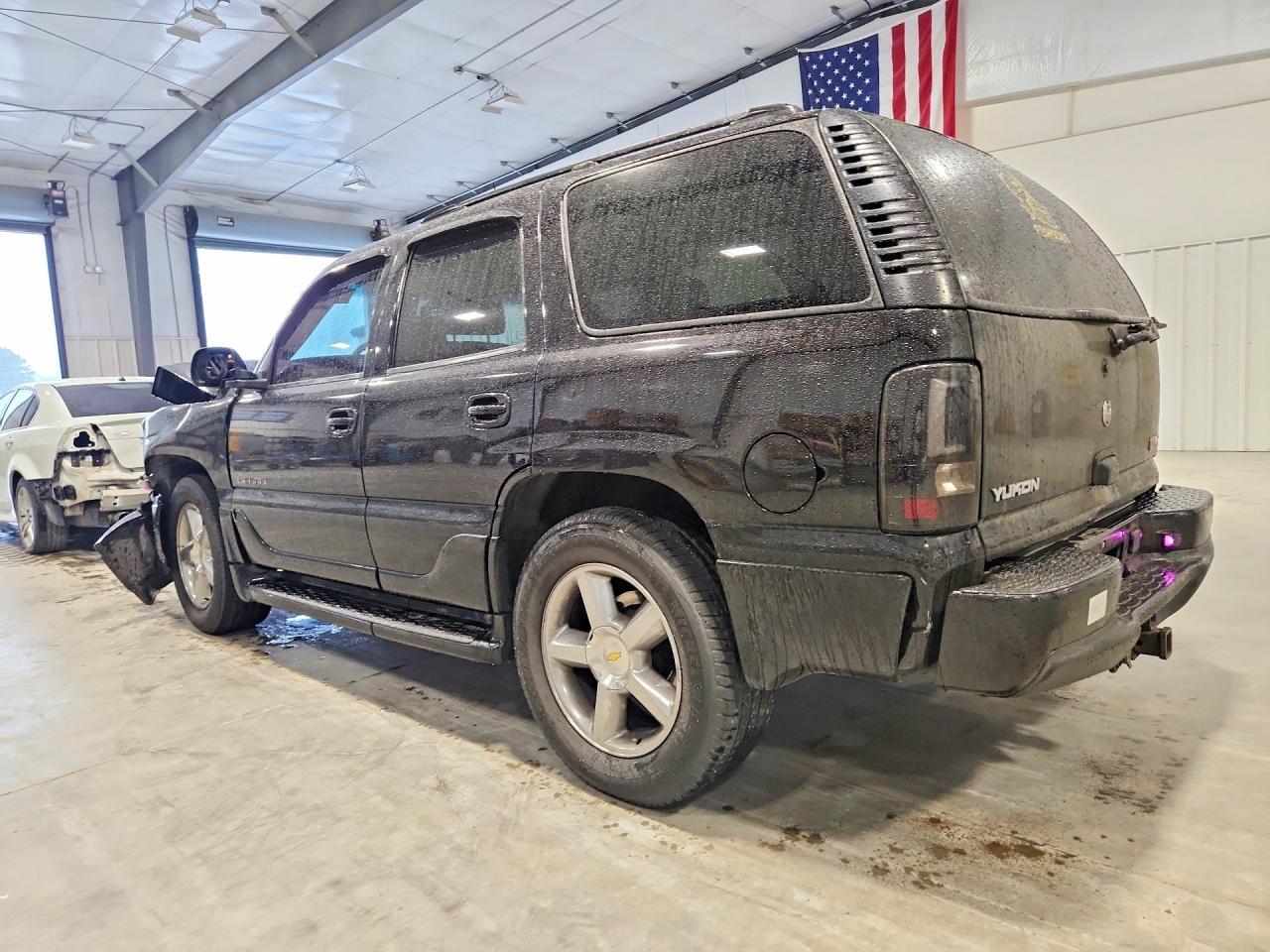2005 GMC Yukon Denali - Фото 2