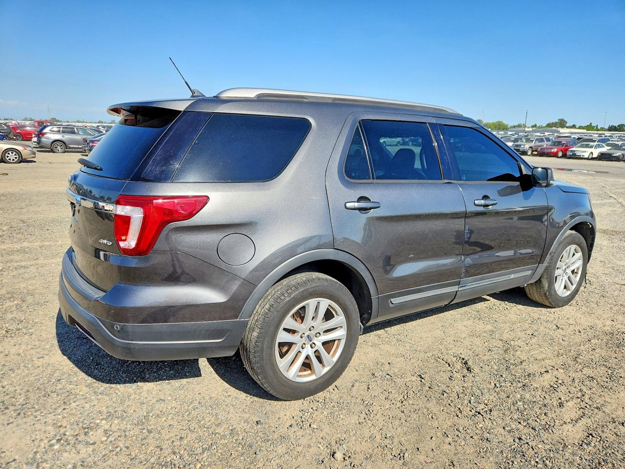 2019 Ford Explorer Xlt - Image 3