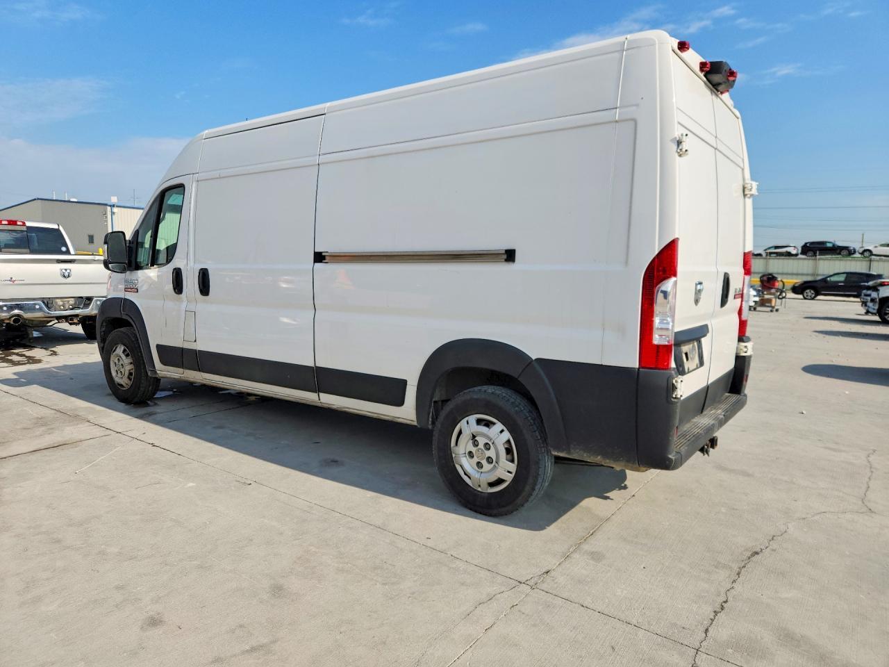 2021 Ram Promaster 2500 Delivery Van - Фото 2