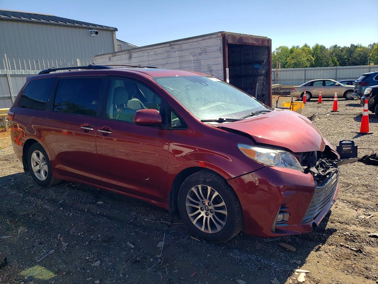 2019 Toyota Sienna Xle 8-Passenger - Image 4