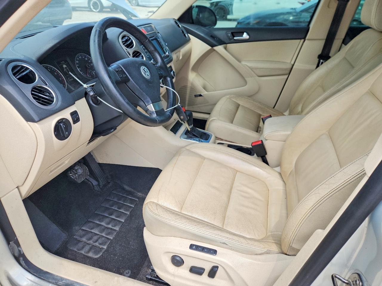 2010 Volkswagen Tiguan S - Фото 7