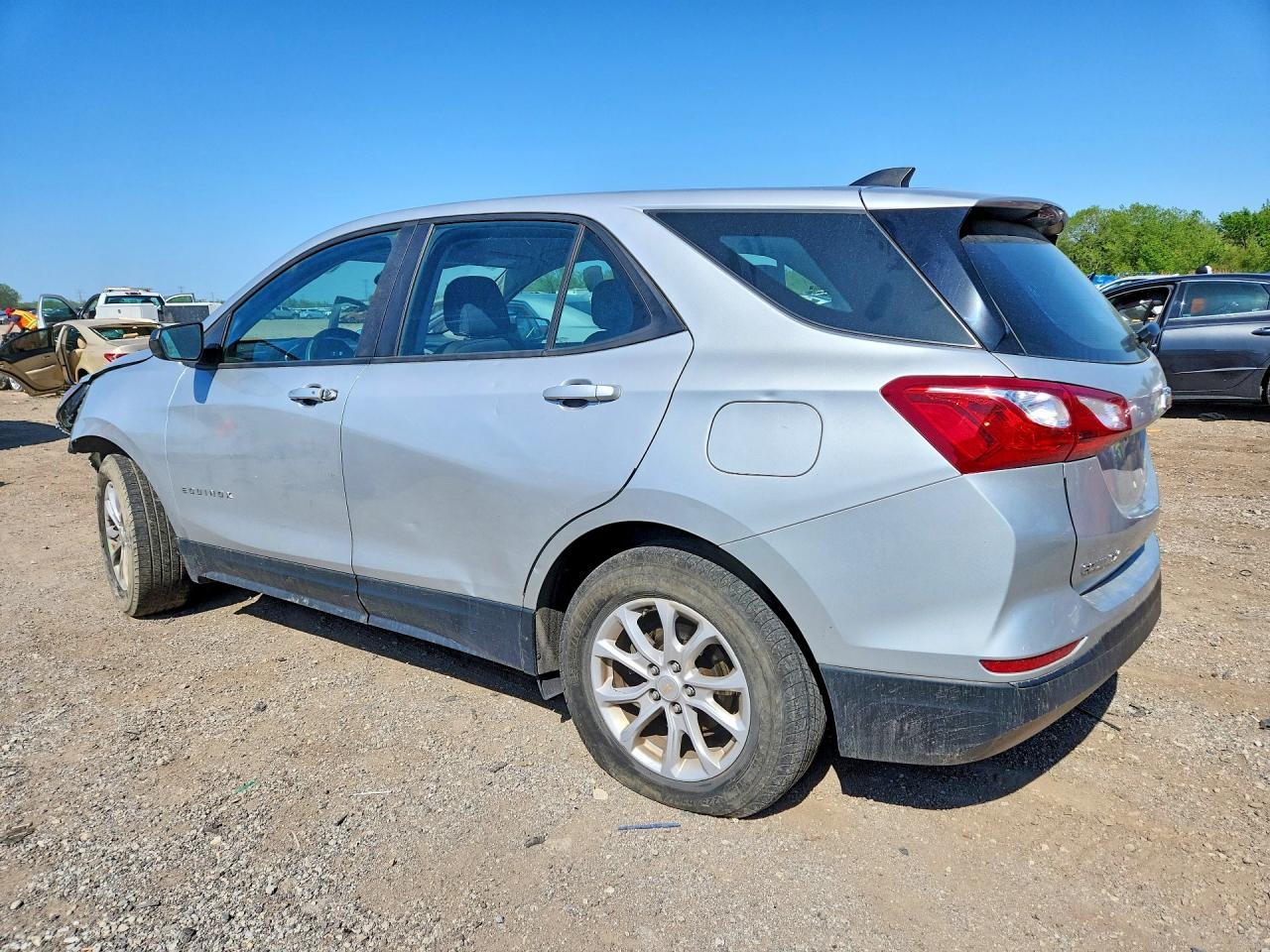 2020 Chevrolet Equinox Ls - Фото 2