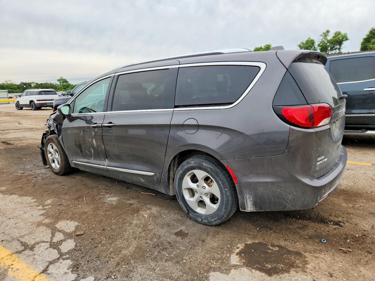 2017 Chrysler Pacifica Touring L Plus - Image 2